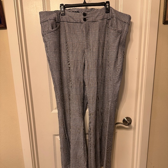 Studio by Torrid Glen Plaid Trouser A-Line Flare Pants β Size 28R - Picture 2 of 11